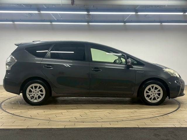 TOYOTA PRIUS Alpha 2012