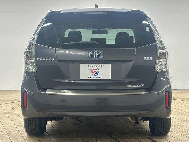 TOYOTA PRIUS Alpha 2012