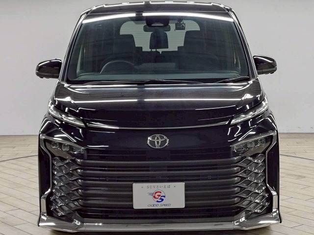 TOYOTA VOXY 2023
