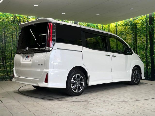 TOYOTA NOAH 2019