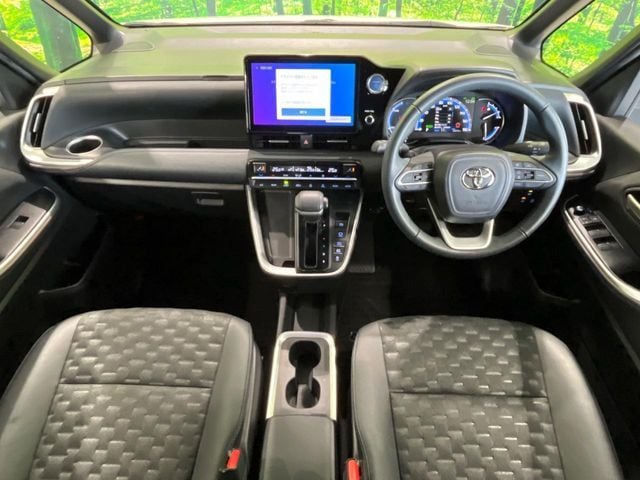 TOYOTA VOXY HYBRID 2023