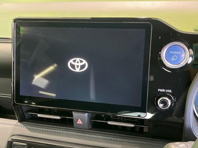 TOYOTA VOXY HYBRID 2023