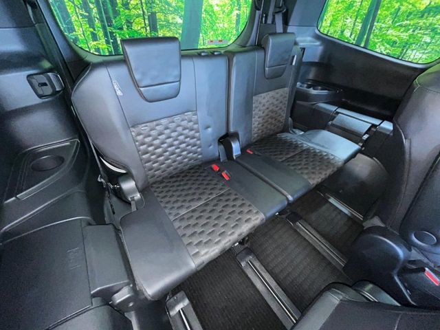 TOYOTA VOXY HYBRID 2023