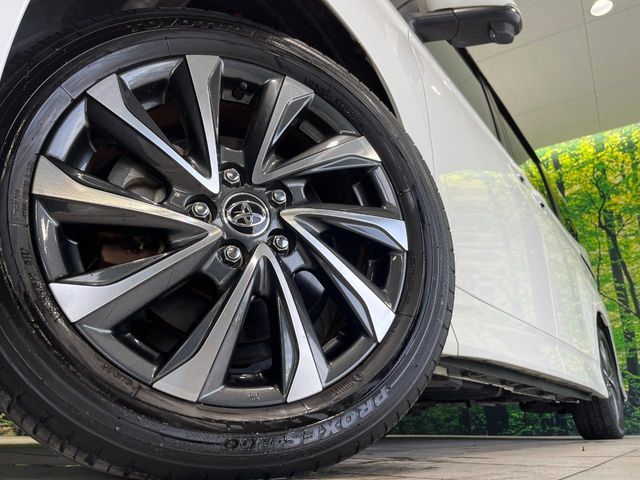 TOYOTA VOXY HYBRID 2023