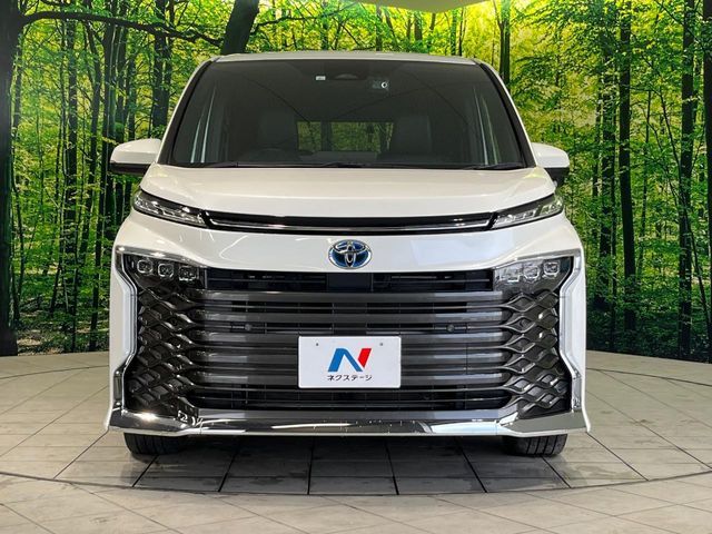 TOYOTA VOXY HYBRID 2023