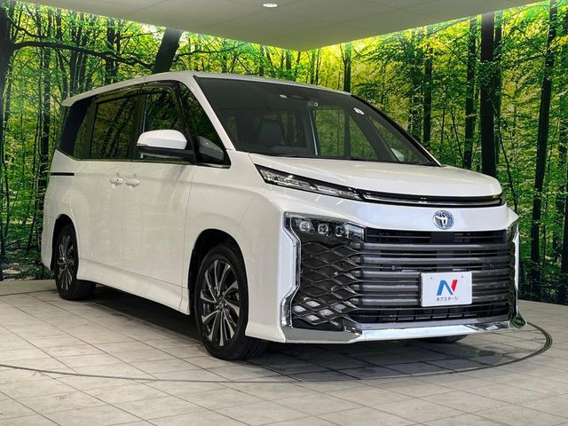 TOYOTA VOXY HYBRID 2023