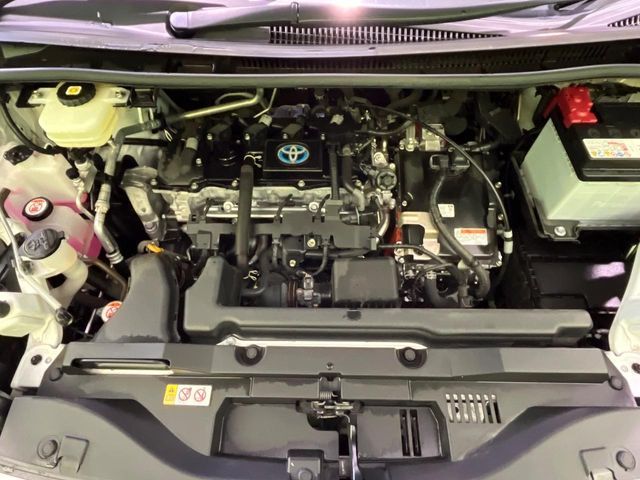 TOYOTA VOXY HYBRID 2023