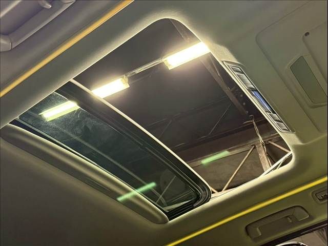 TOYOTA VELLFIRE 2015