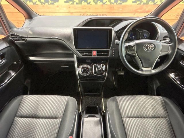 TOYOTA VOXY HYBRID 2019