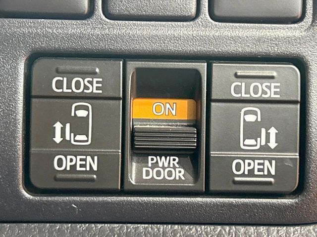 TOYOTA VOXY HYBRID 2019