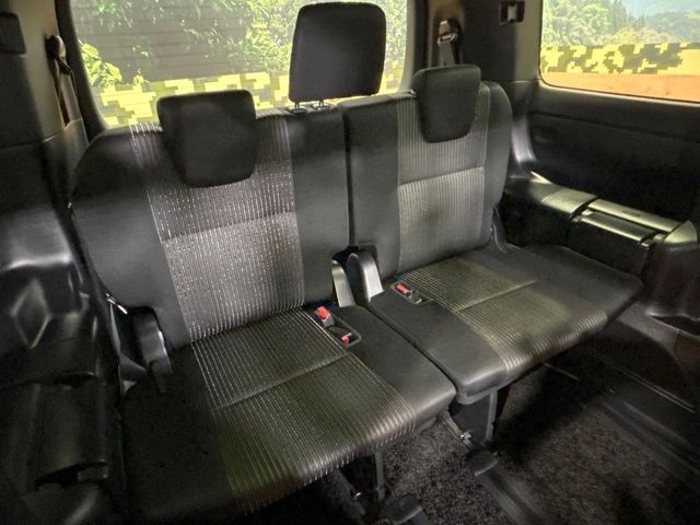 TOYOTA VOXY HYBRID 2019