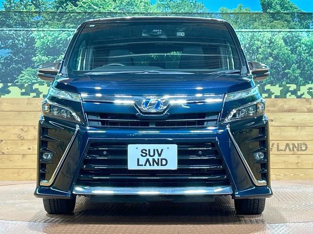 TOYOTA VOXY HYBRID 2019
