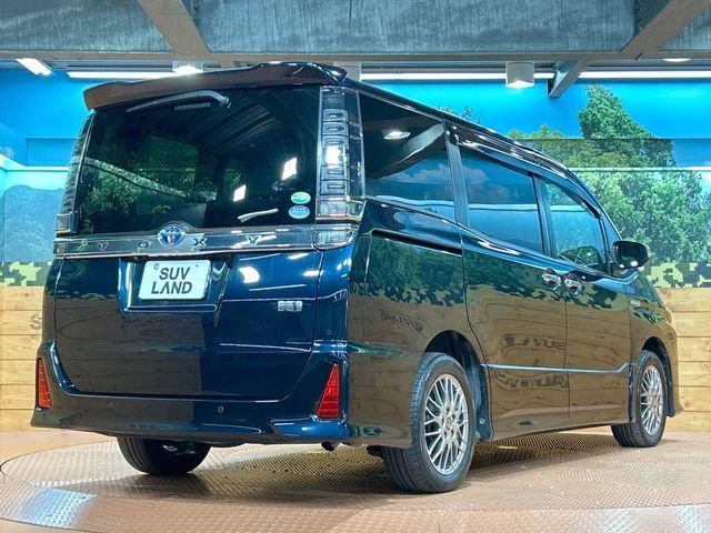 TOYOTA VOXY HYBRID 2019