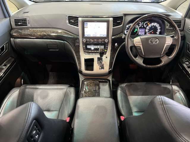 TOYOTA ALPHARD hybrid 4WD 2014