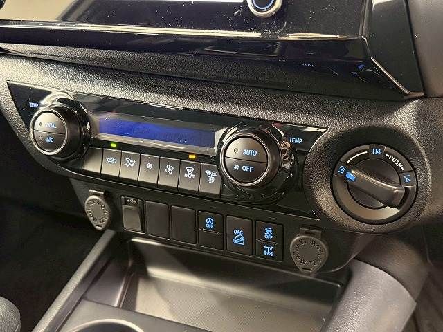 TOYOTA HILUX 4WD 2022