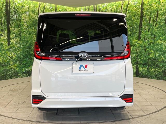 TOYOTA NOAH 2023