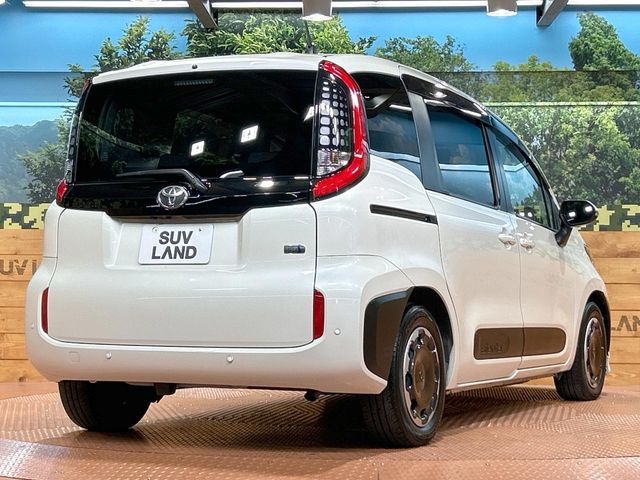 TOYOTA SIENTA HYBRID 2023