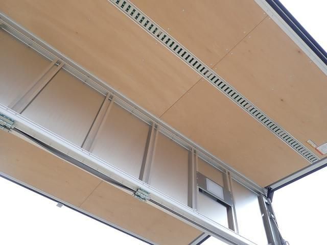 MITSUBISHI CANTER 2025