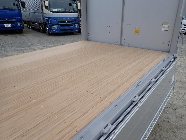 MITSUBISHI CANTER 2025