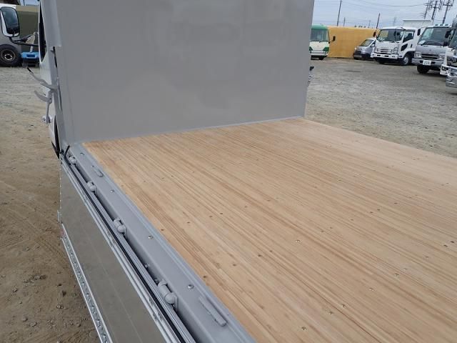 MITSUBISHI CANTER 2025