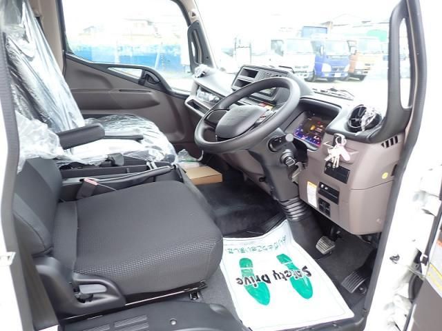 MITSUBISHI CANTER 2025