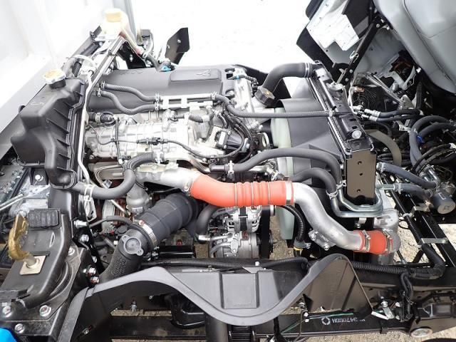 MITSUBISHI CANTER 2025