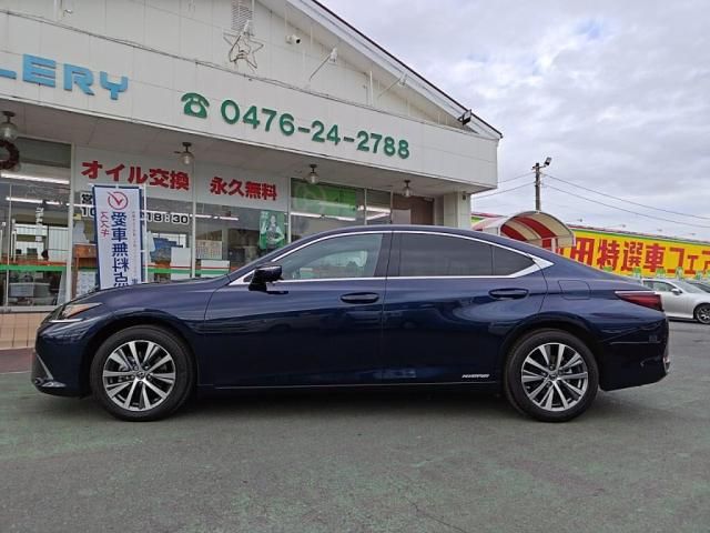 TOYOTA LEXUS ES300h 2021