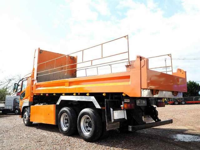 MITSUBISHI FUSOU SUPER GREAT 2014