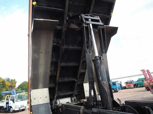 MITSUBISHI FUSOU SUPER GREAT 2014