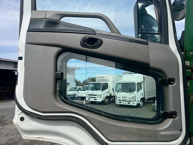 MITSUBISHI FUSOU SUPER GREAT 2015