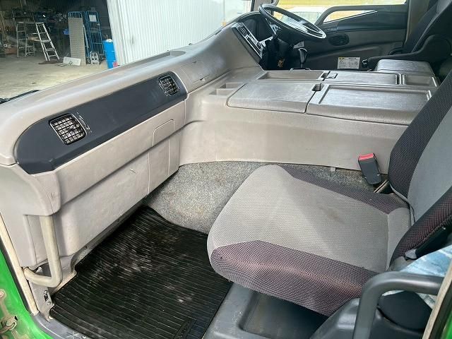 MITSUBISHI FUSOU SUPER GREAT 2015