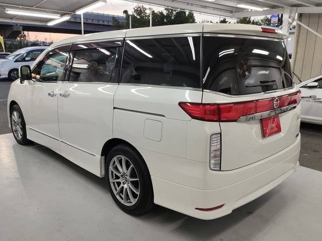 NISSAN ELGRAND 2011