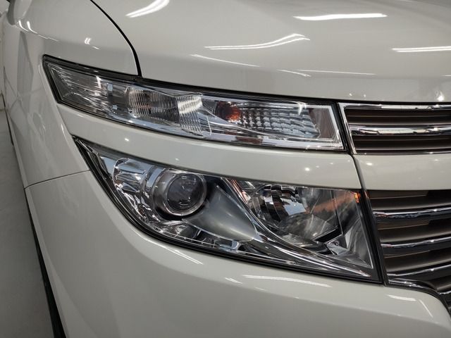 NISSAN ELGRAND 2011