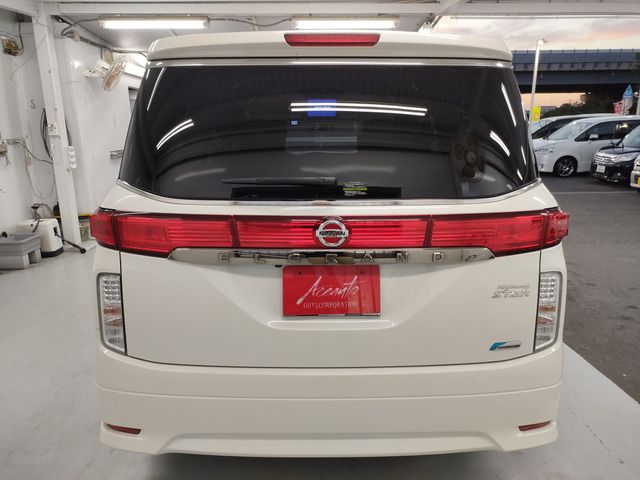 NISSAN ELGRAND 2011