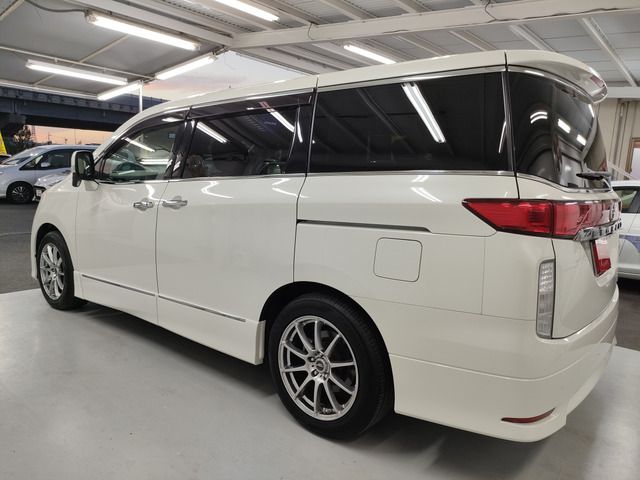 NISSAN ELGRAND 2011