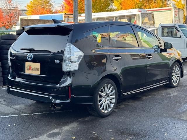 TOYOTA PRIUS Alpha 2014