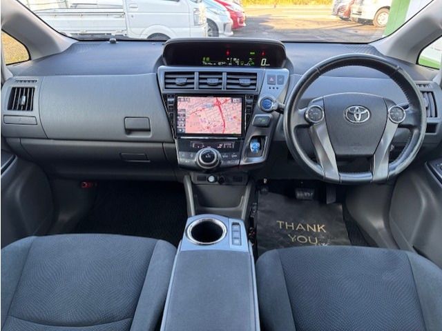 TOYOTA PRIUS Alpha 2014