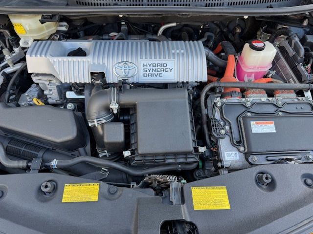 TOYOTA PRIUS Alpha 2014