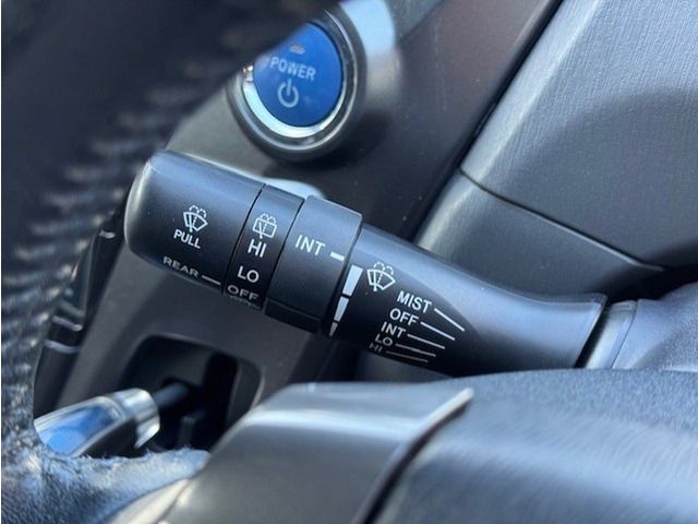 TOYOTA PRIUS Alpha 2014