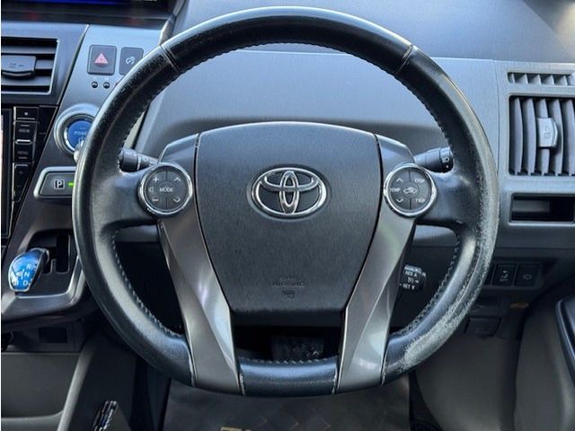 TOYOTA PRIUS Alpha 2014