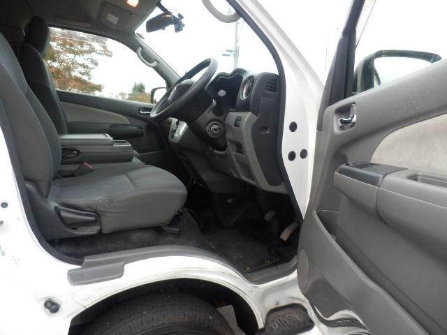 NISSAN NV350 CARAVAN 4WD 2013