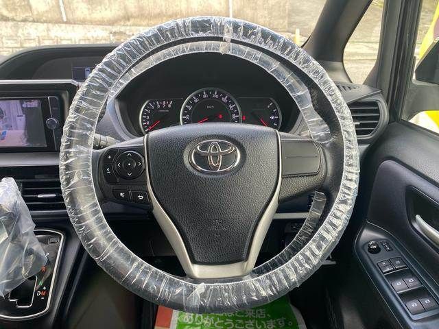 TOYOTA NOAH 2014