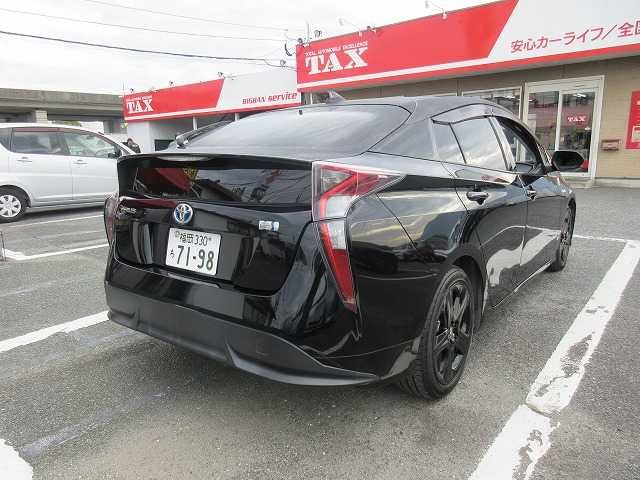 TOYOTA PRIUS 2018