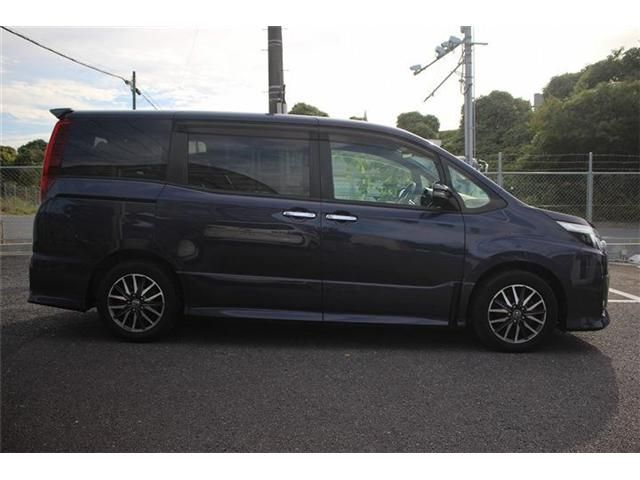 TOYOTA NOAH 2016