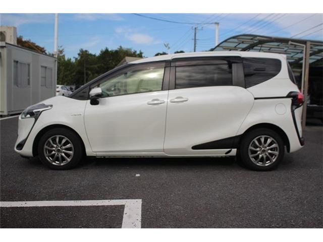 TOYOTA SIENTA HYBRID 2019