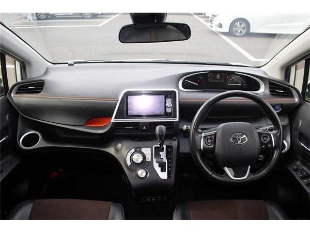 TOYOTA SIENTA HYBRID 2019