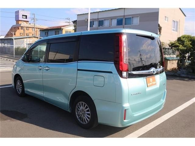 TOYOTA ESQUIRE HYBRID 2015