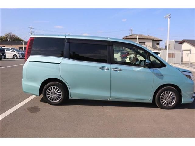 TOYOTA ESQUIRE HYBRID 2015