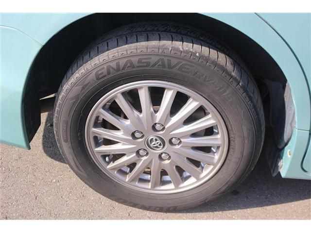 TOYOTA ESQUIRE HYBRID 2015