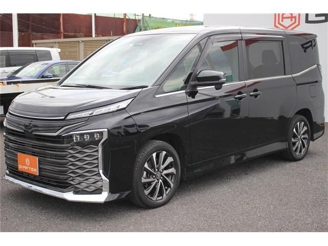 TOYOTA VOXY 2023